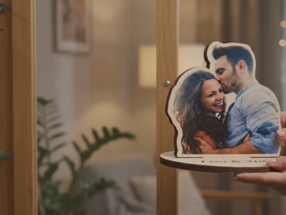 Fotoaufsteller aus Holz mit eigenem Foto | Farbdruck in Fotoqualität | Sockel mit Namensgravur | Personalisiertes Geschenk zu Hochzeit, Jahrestag & Valentinstag