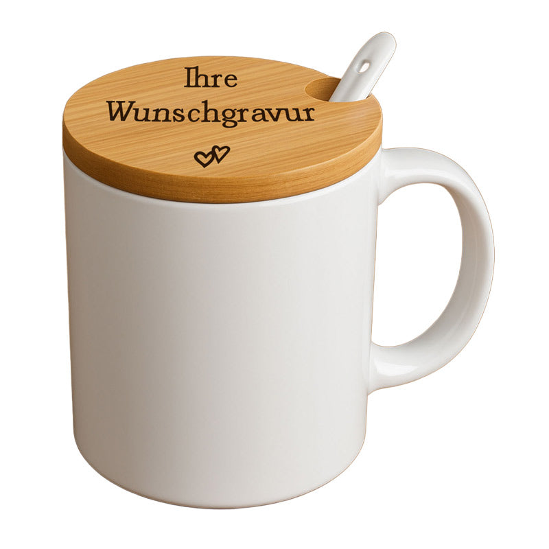 Tasse mit Bambusdeckel und Löffel | Porzellan | Personalisierbar mit Gravur | Geschenkidee für alle | Wunschgravur mit Symbolen | Inkl. Löffel – Geschenkidee