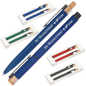 Schreibset mit Wunschgravur | Kugelschreiber und Rollerball | Bambusdrücker | recyceltes Aluminium | Blau schreibend | 4 Farben | Schriftarten | Werbekugelschreiber Gravur